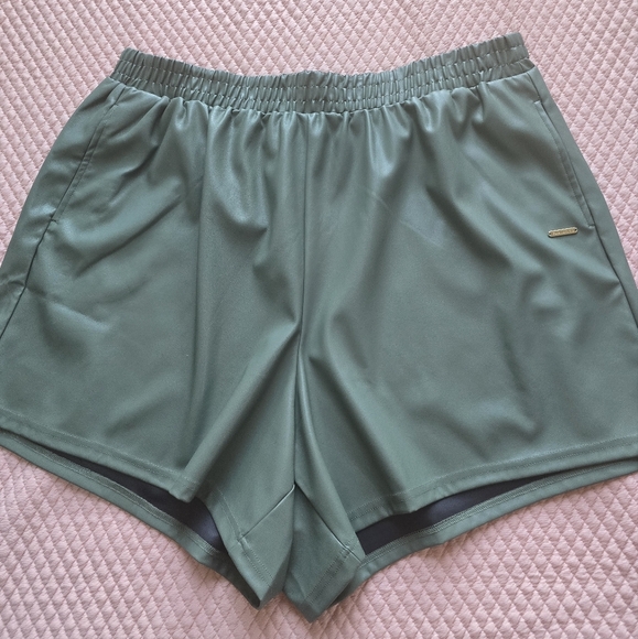 Fabletics, New, Smoke Green Vegan Leather High Waisted Pull-on Shorts, Size 1X - Picture 2 of 9